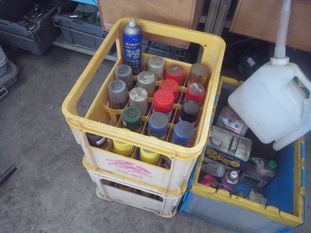 缶 収納 スプレー 殺虫剤が隠せる スプレー缶壁掛け収納ボックス